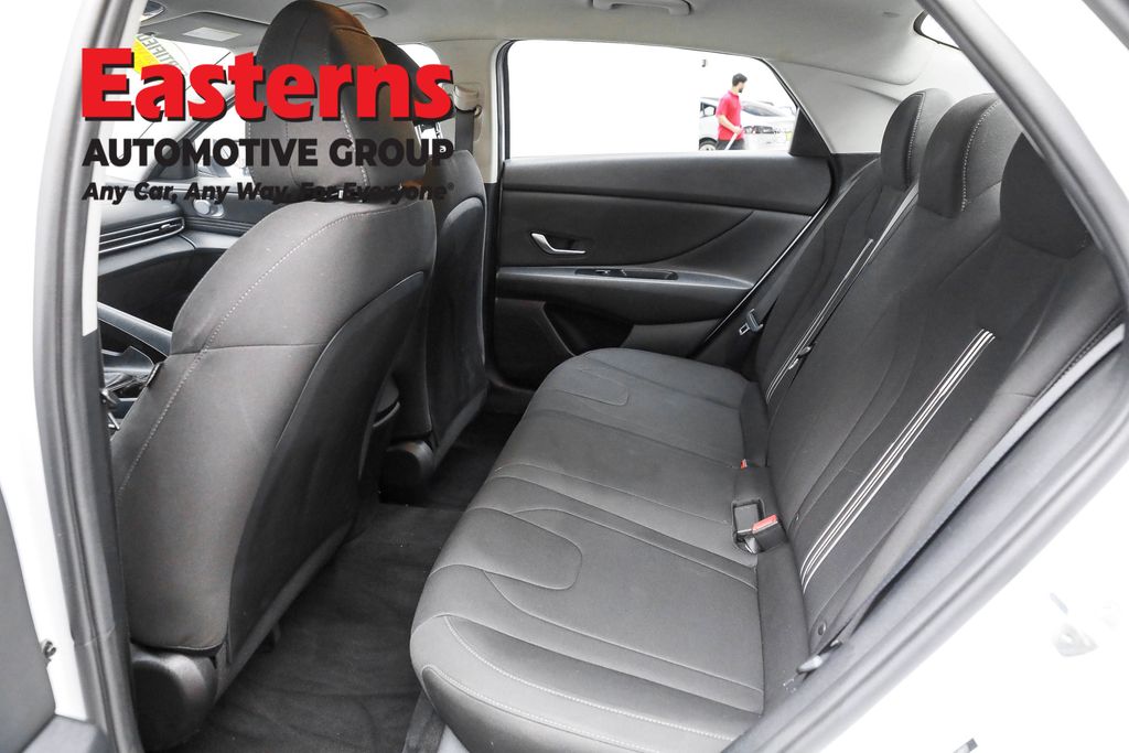 2022 Hyundai Elantra SEL Convenience photo 19