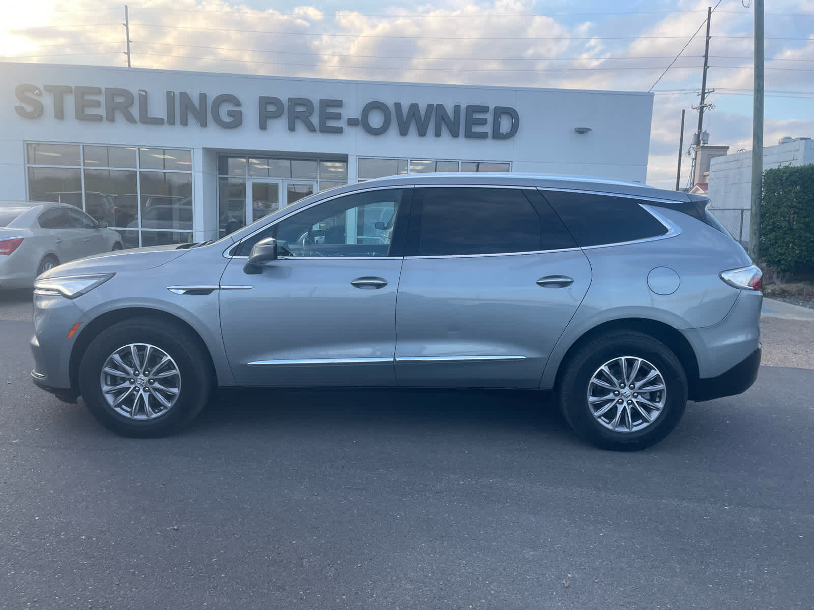 2024 Buick Enclave Essence's photo
