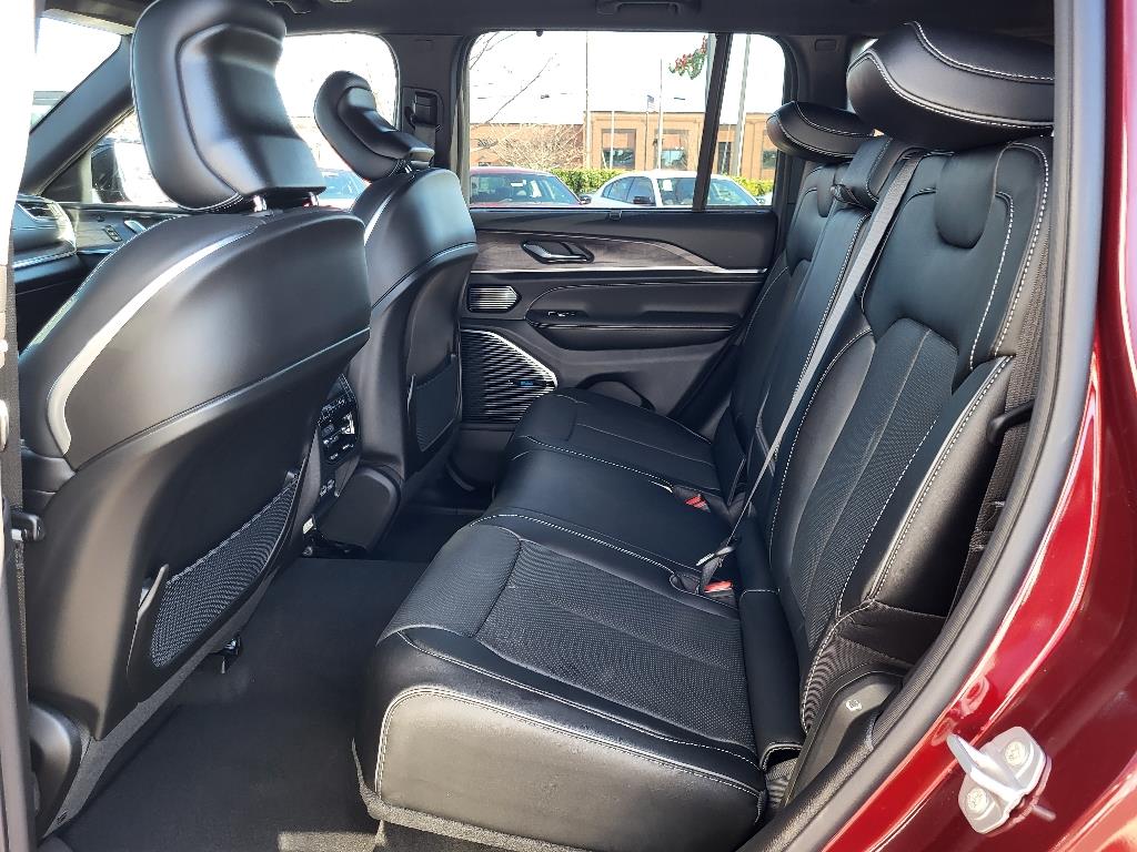 2024 Jeep Cherokee 4xe Overland photo 25
