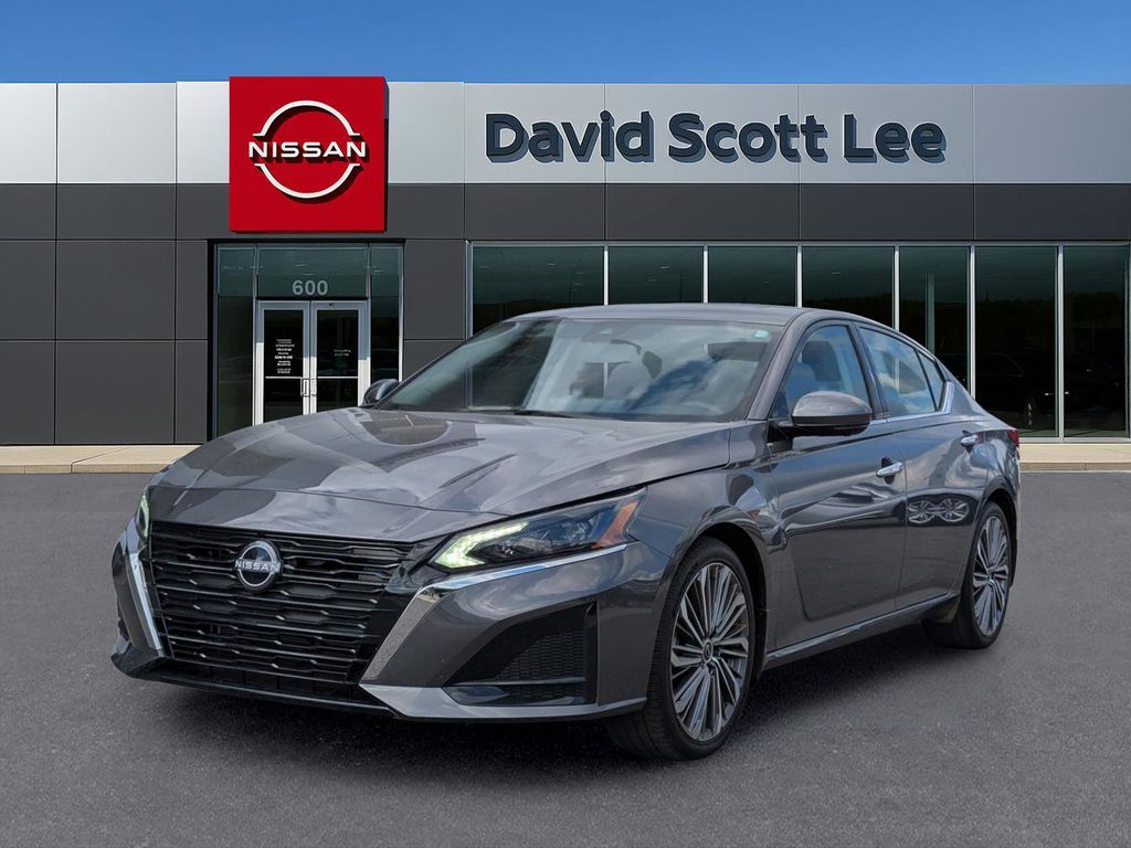 2025 Nissan Altima SL's photo