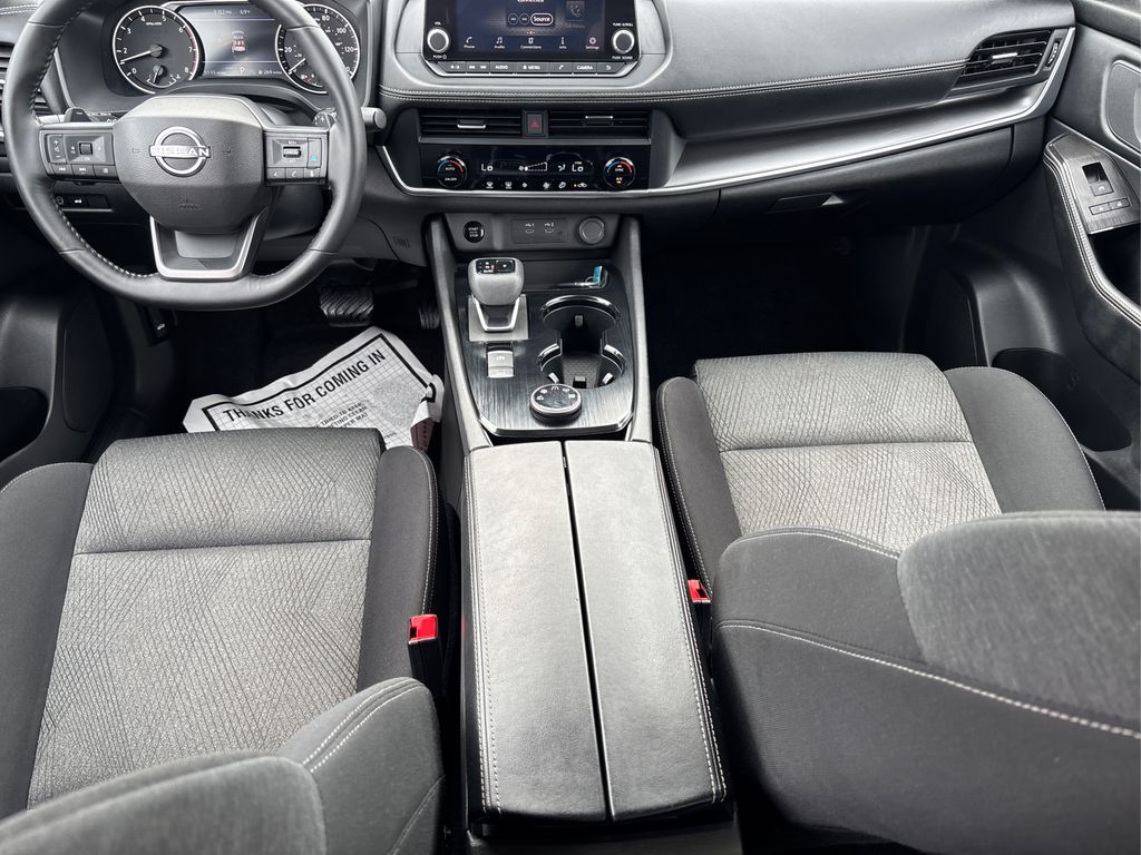 2025 Nissan Rogue SV photo 19