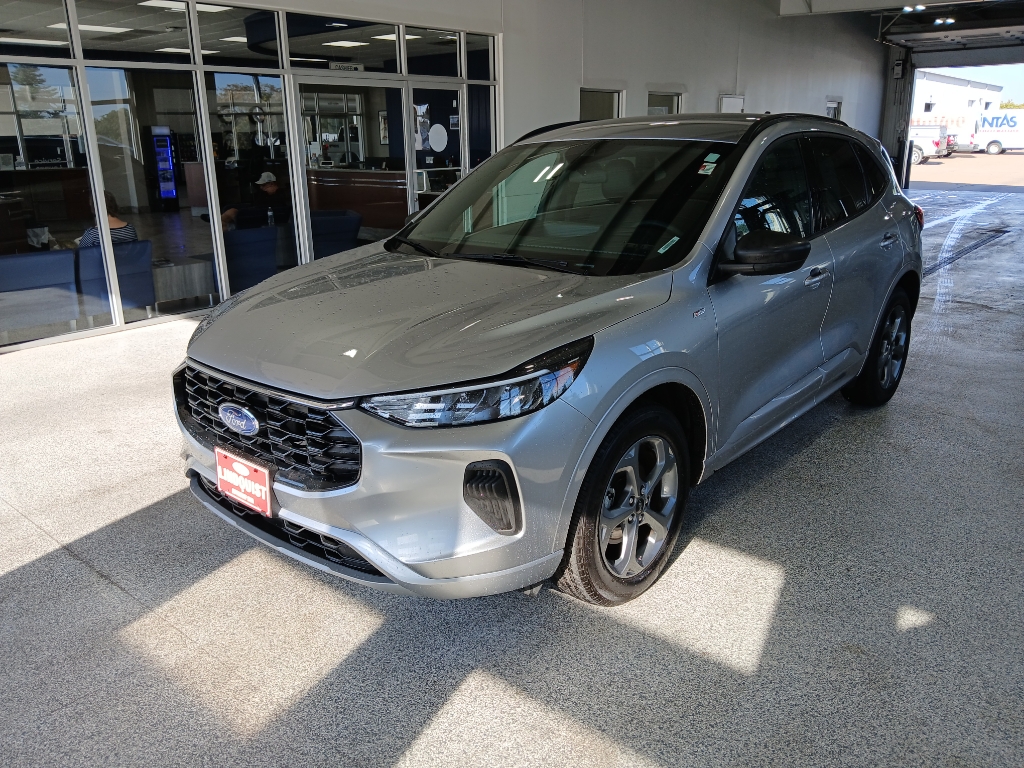 2023 Ford Escape ST-Line photo 4