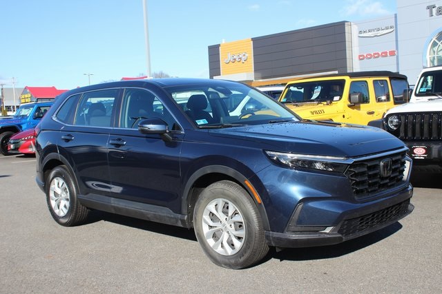 2023 Honda CR-V LX's photo