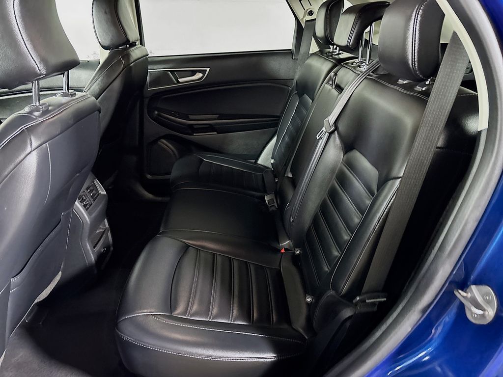 2022 Ford Edge SEL photo 17
