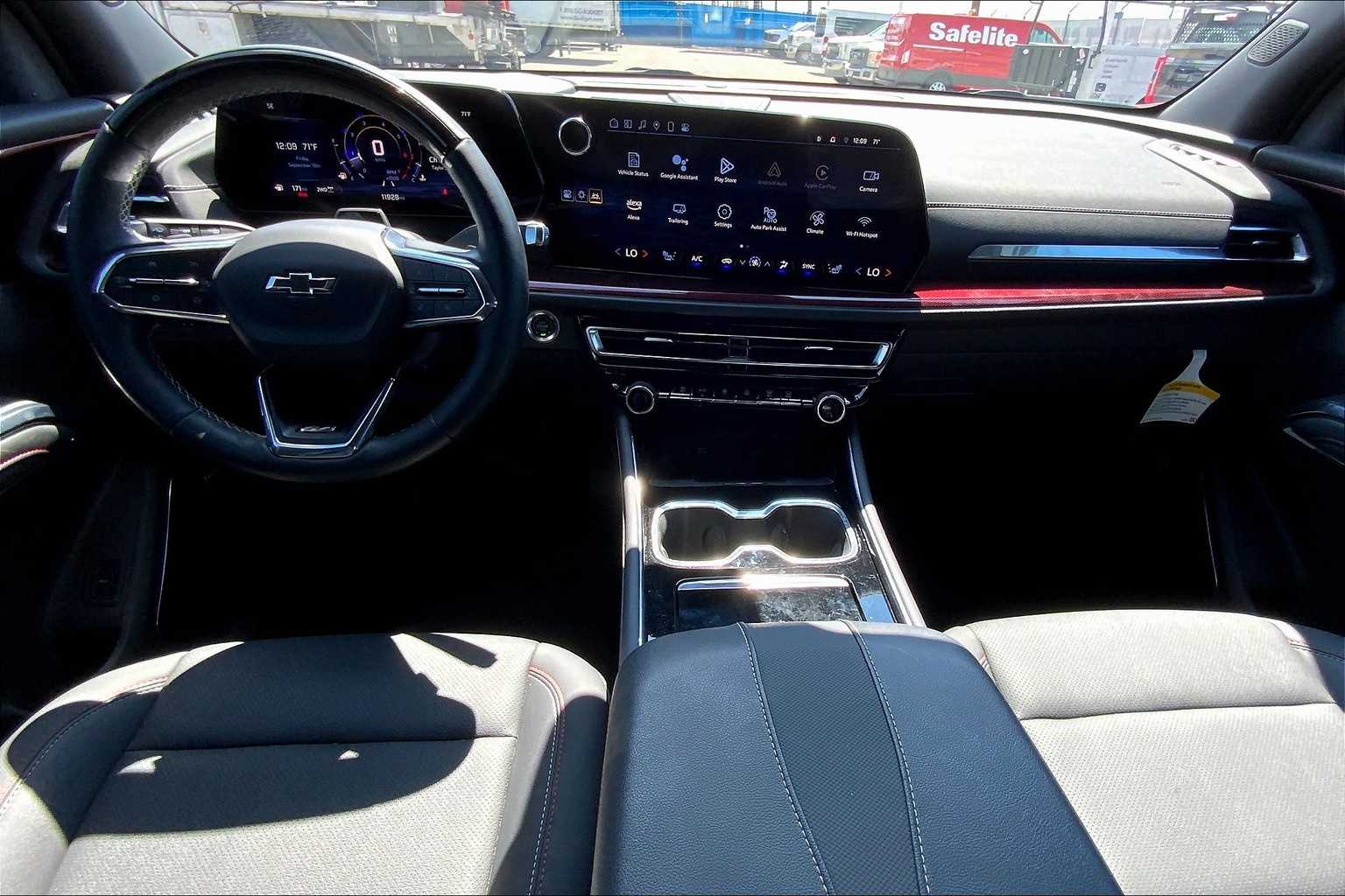2025 Chevrolet Traverse Z71 photo 13