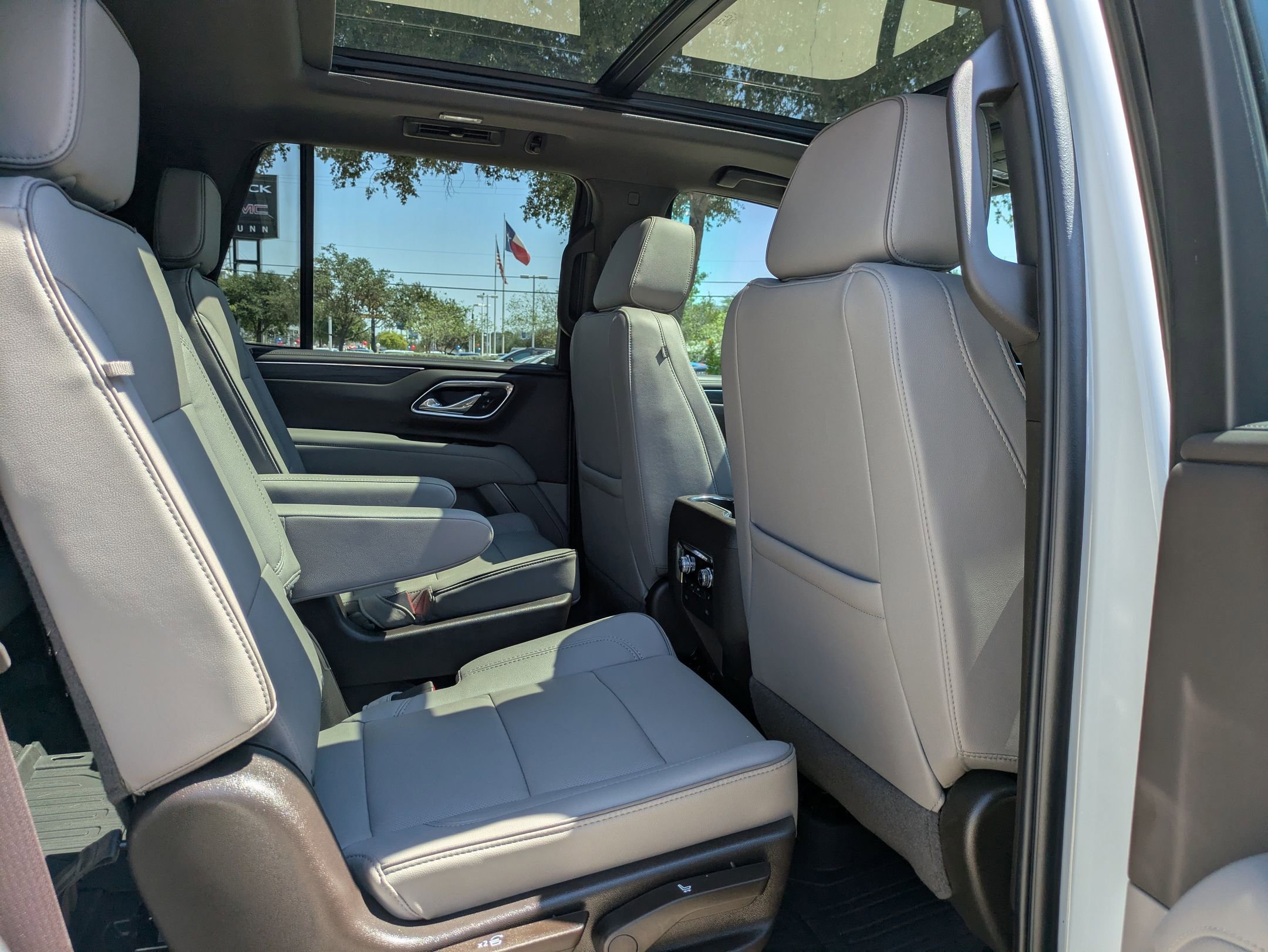 2024 Gmc Yukon SLT photo 26