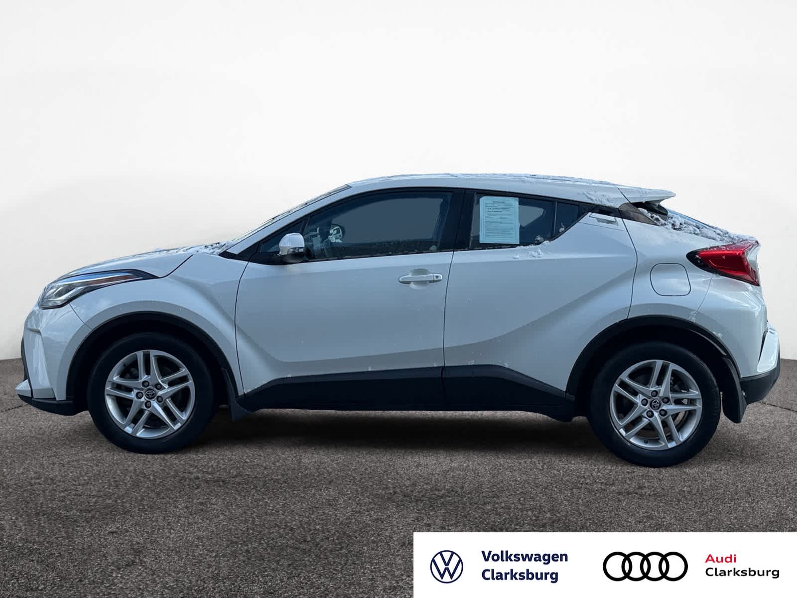 2021 Toyota C-HR LE photo 2