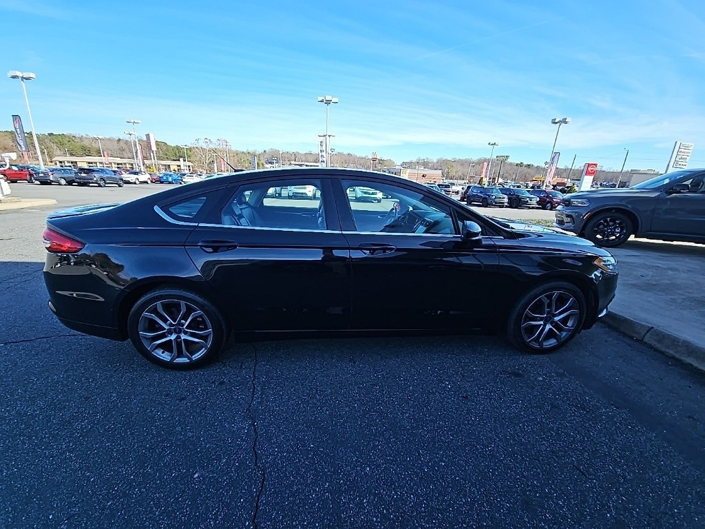 2017 Ford Fusion SE photo 4