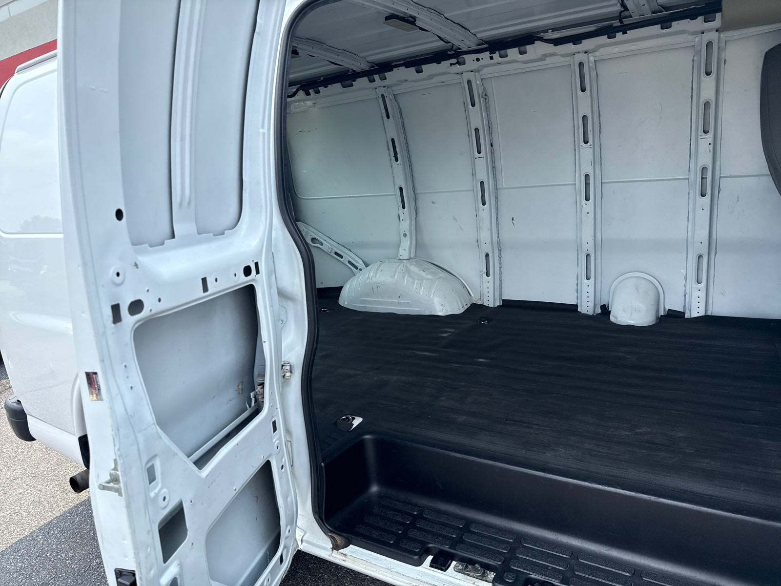2020 Chevrolet Express 2500 Cargo Work Van photo 22