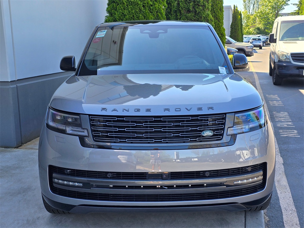 2025 Land Rover Range Rover SE photo 3