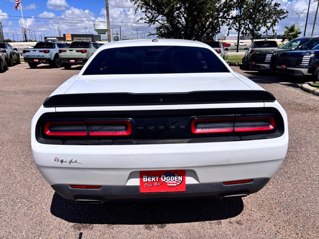 2022 Dodge Challenger SXT photo 3