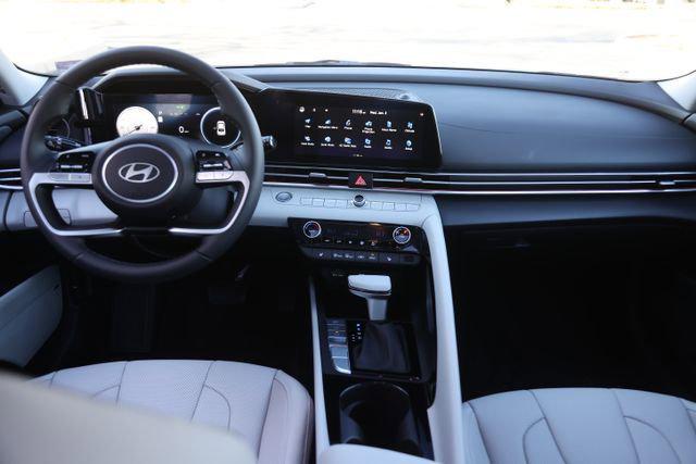 2025 Hyundai Elantra Limited photo 10