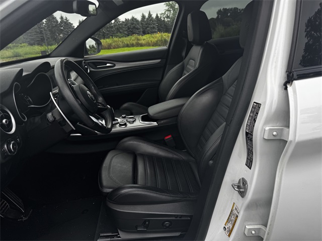2022 Alfa Romeo Stelvio Ti Sport photo 21