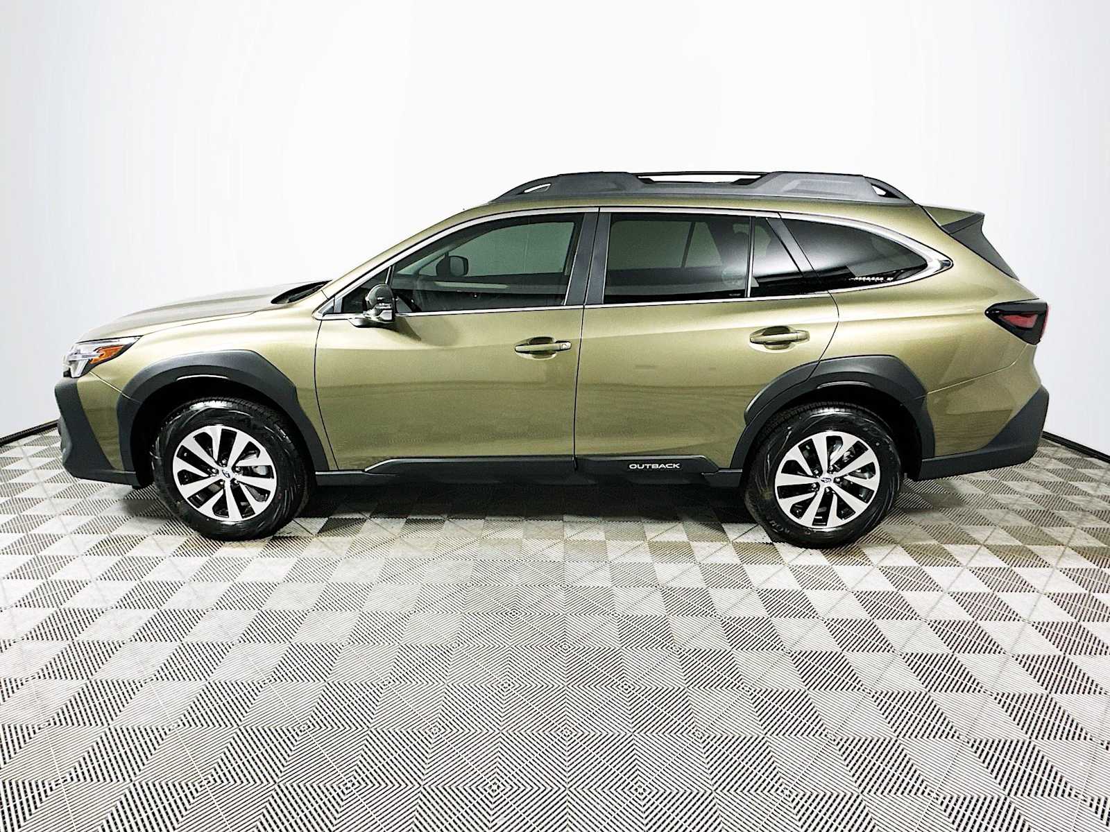 2025 Subaru Outback Premium photo 4