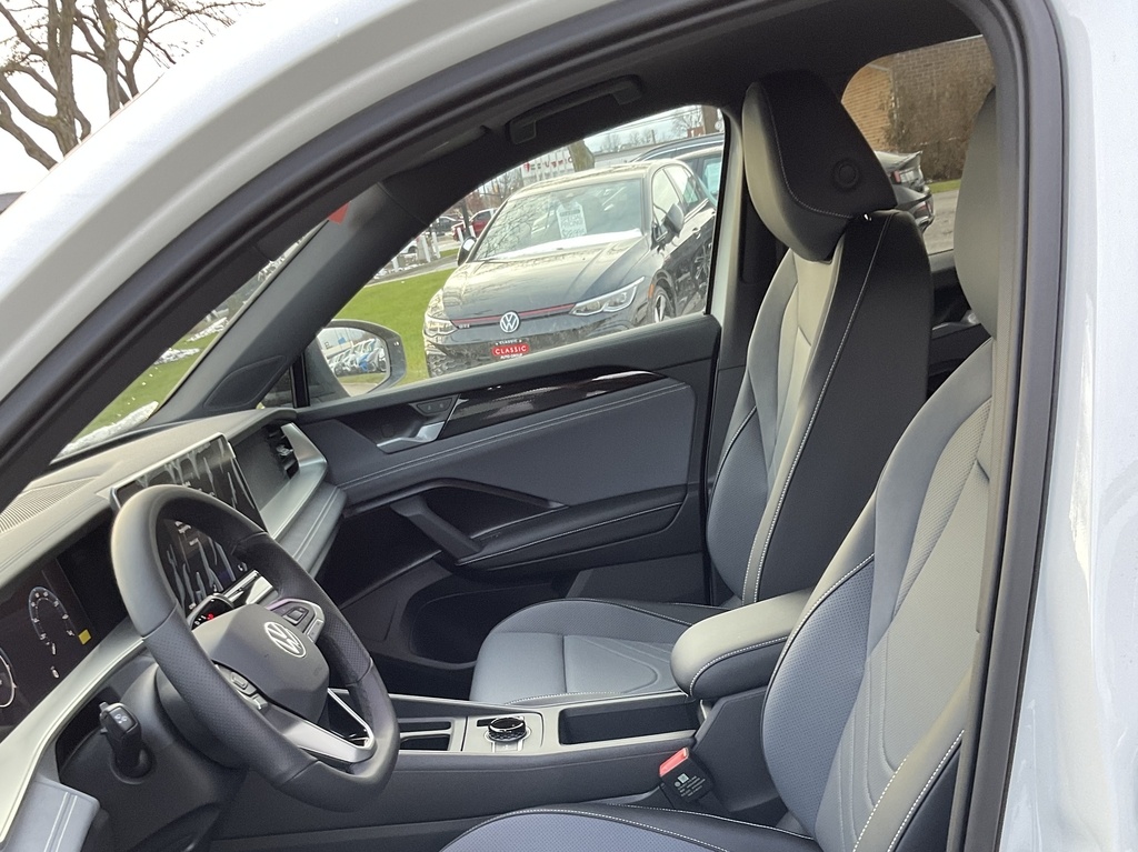 2026 Volkswagen Tiguan SE R-Line Black photo 3