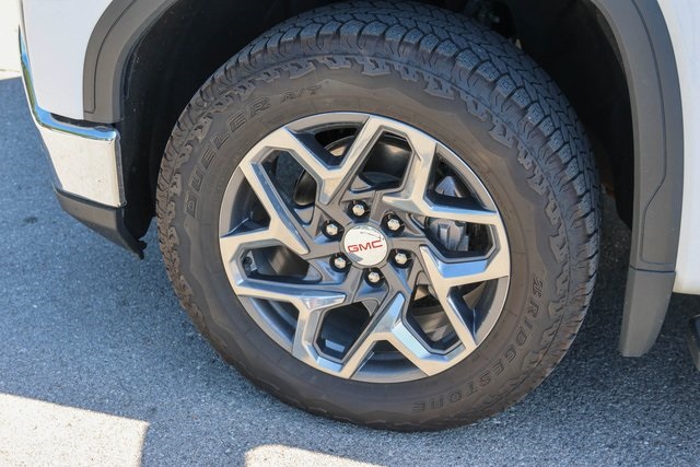 Used 2024 White GMC SLT image 7