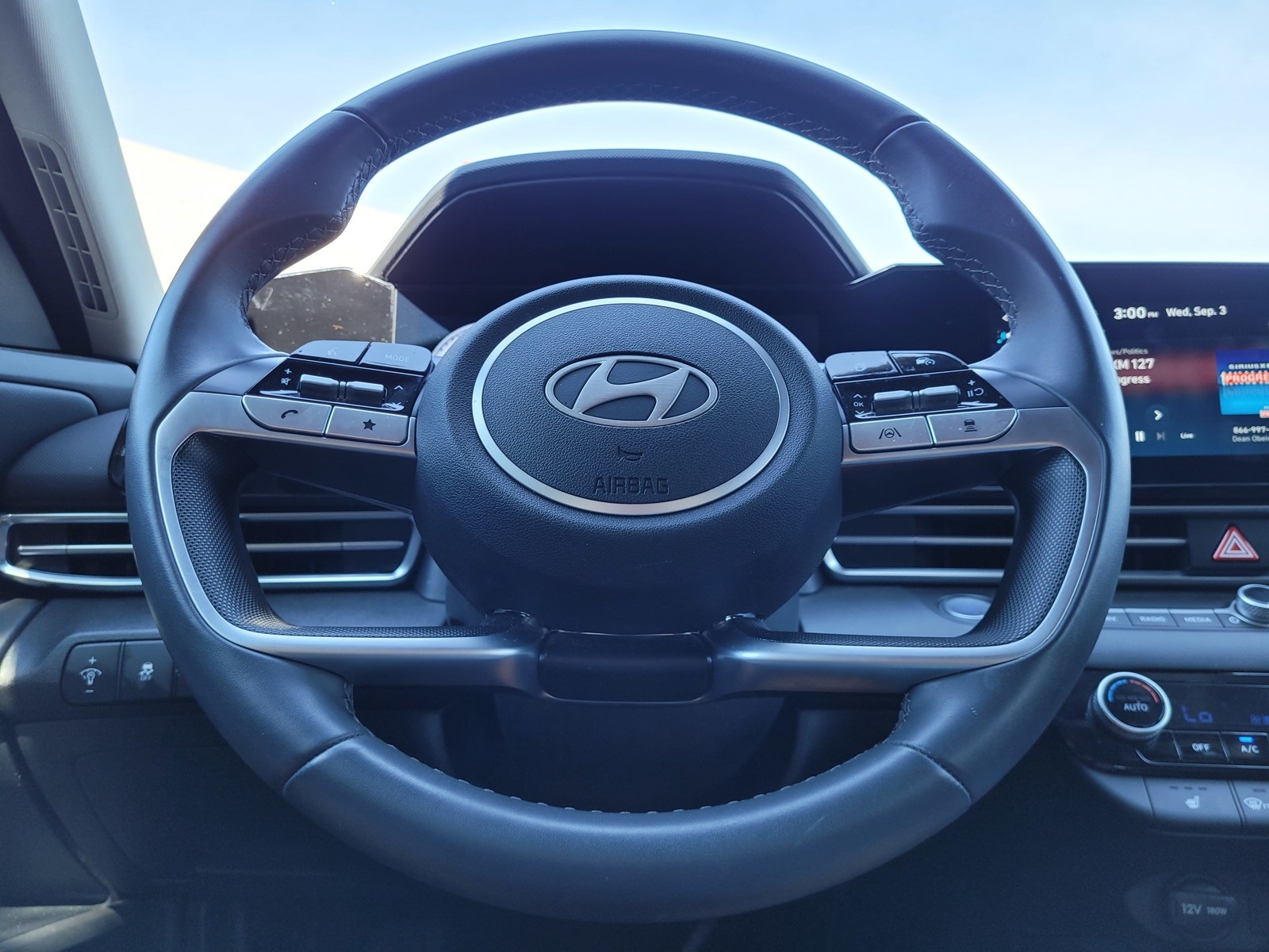 2025 Hyundai Elantra SEL Convenience photo 12