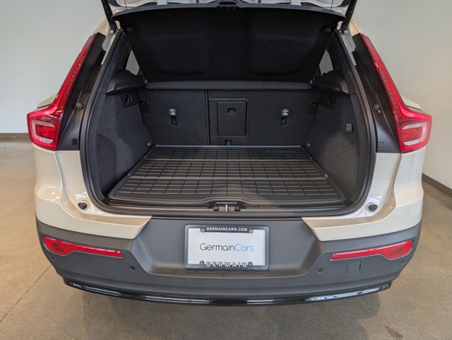 2026 Volvo XC40 photo 4