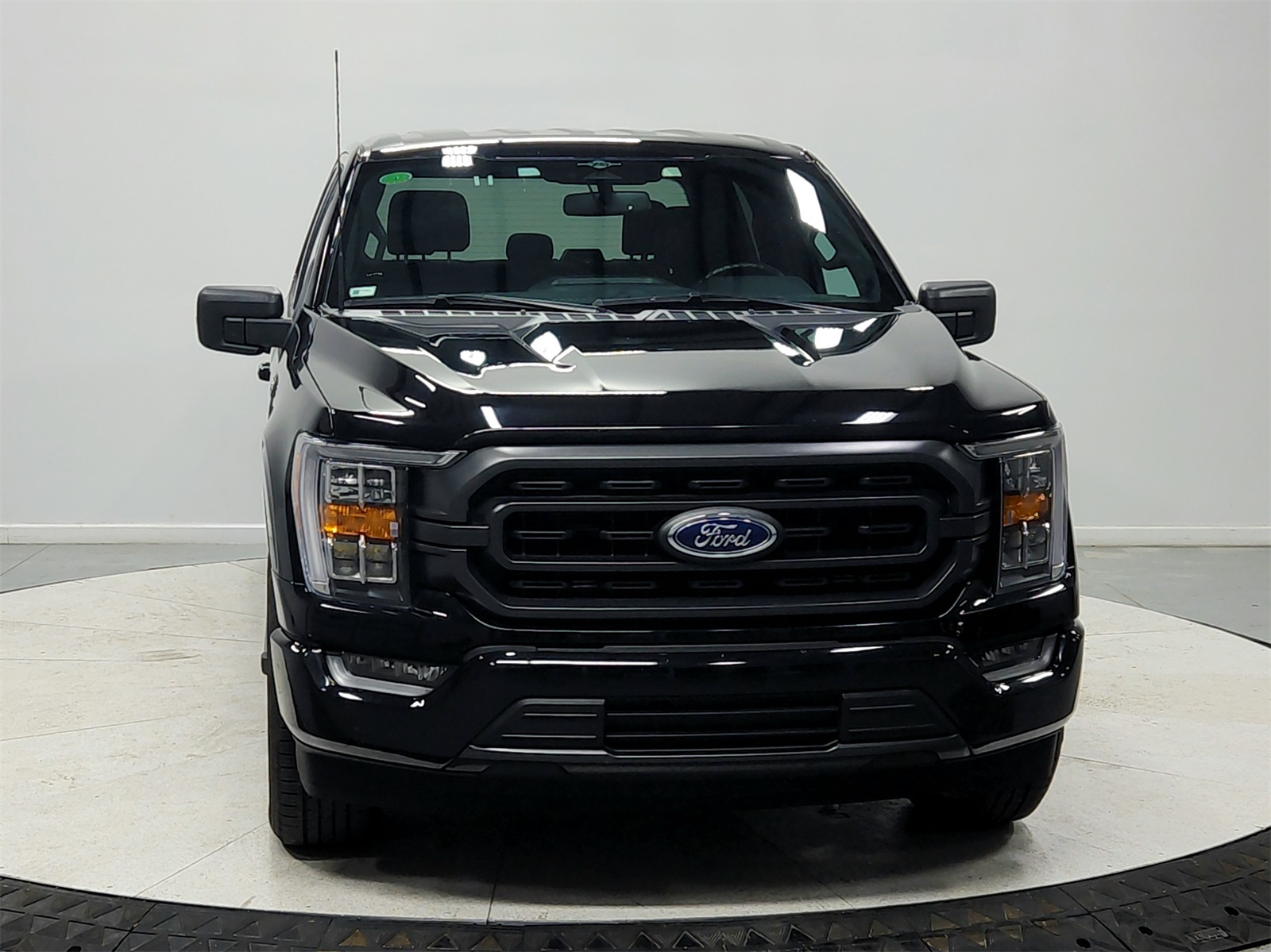2023 Ford F-150 XLT photo 2