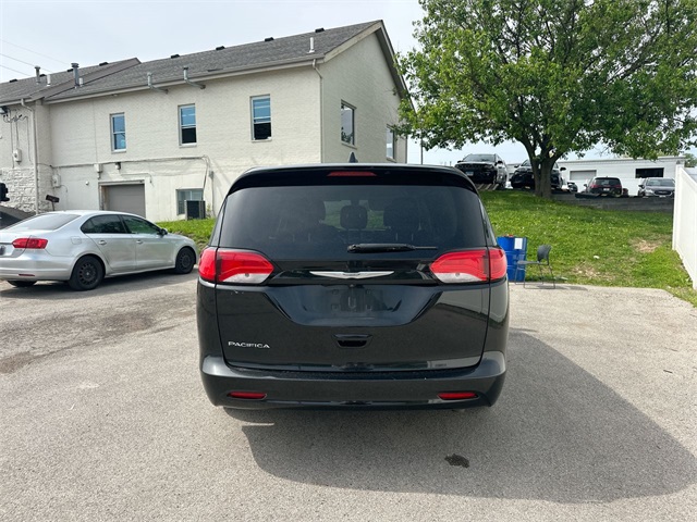 2017 Chrysler Pacifica LX photo 25