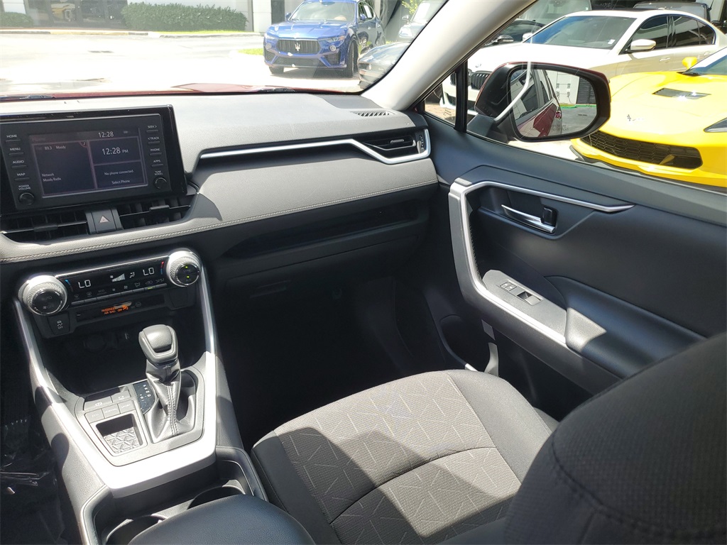 2019 Toyota RAV4 XLE photo 13