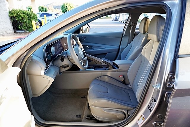 2024 Hyundai Elantra SEL photo 12