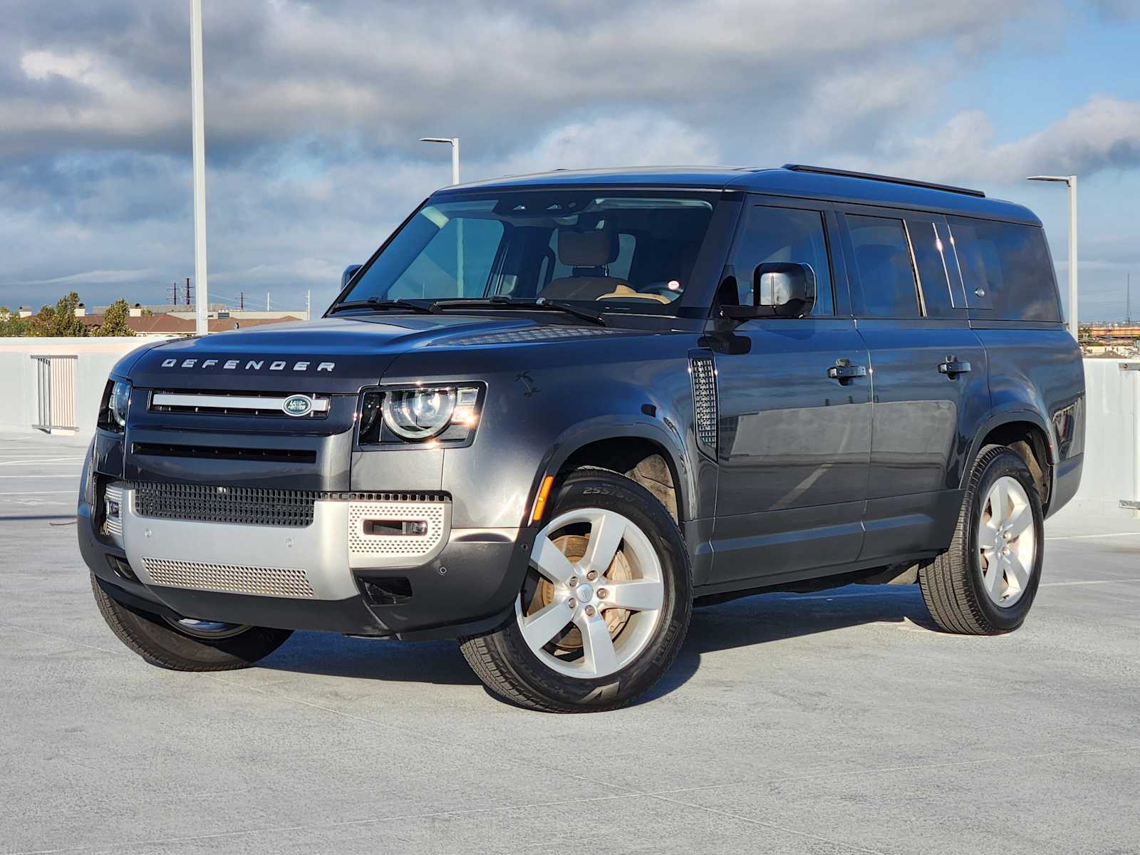 2023 Land Rover Defender First Edition's photo