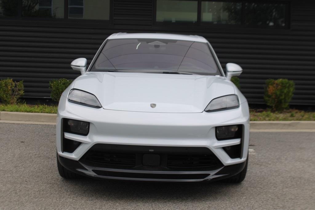 2025 Porsche Macan Electric Turbo photo 10