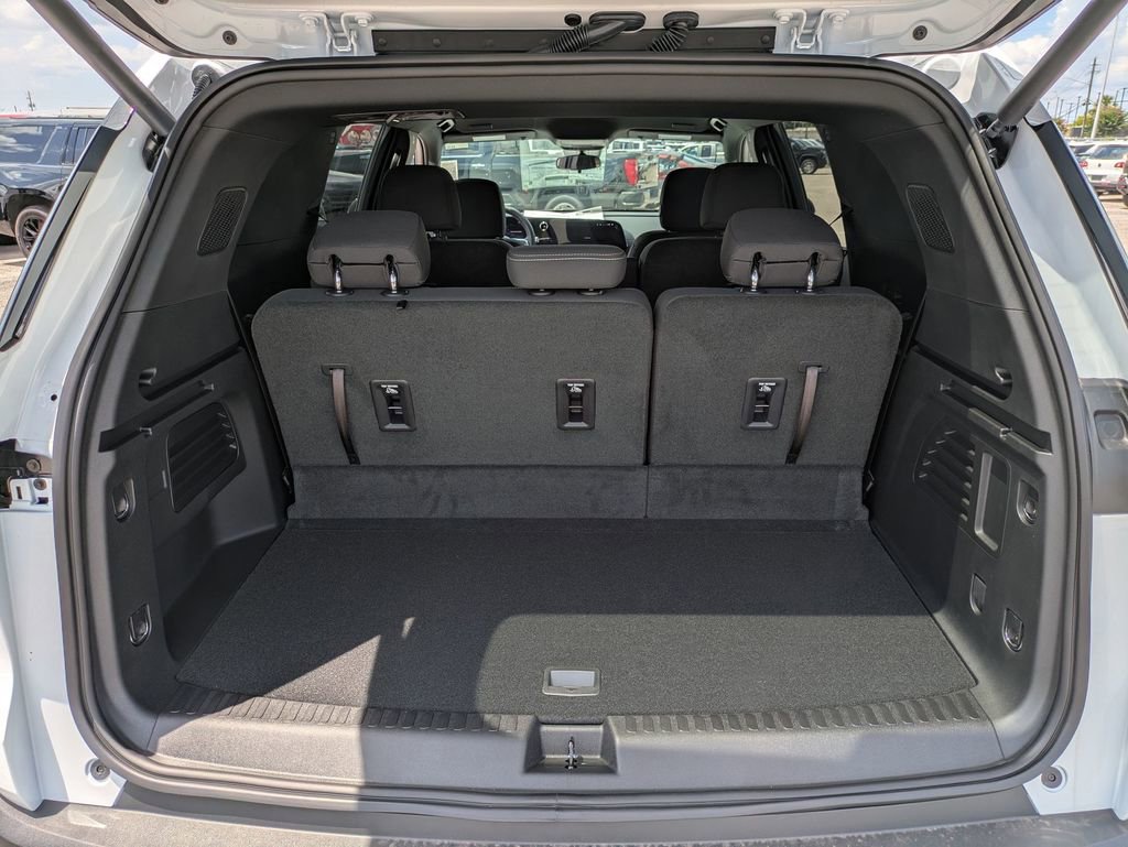 2025 Chevrolet Traverse photo 17