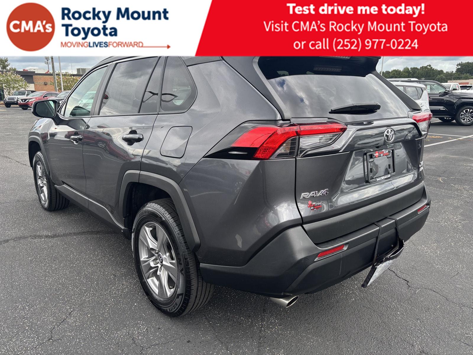 2023 Toyota RAV4 XLE photo 5
