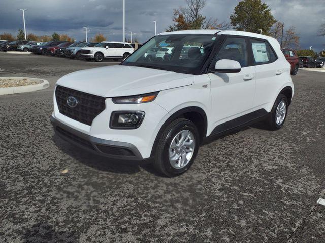 2026 Hyundai Venue SE photo 2