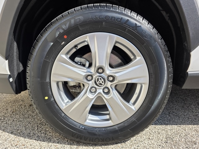 2024 Toyota RAV4 XLE photo 21