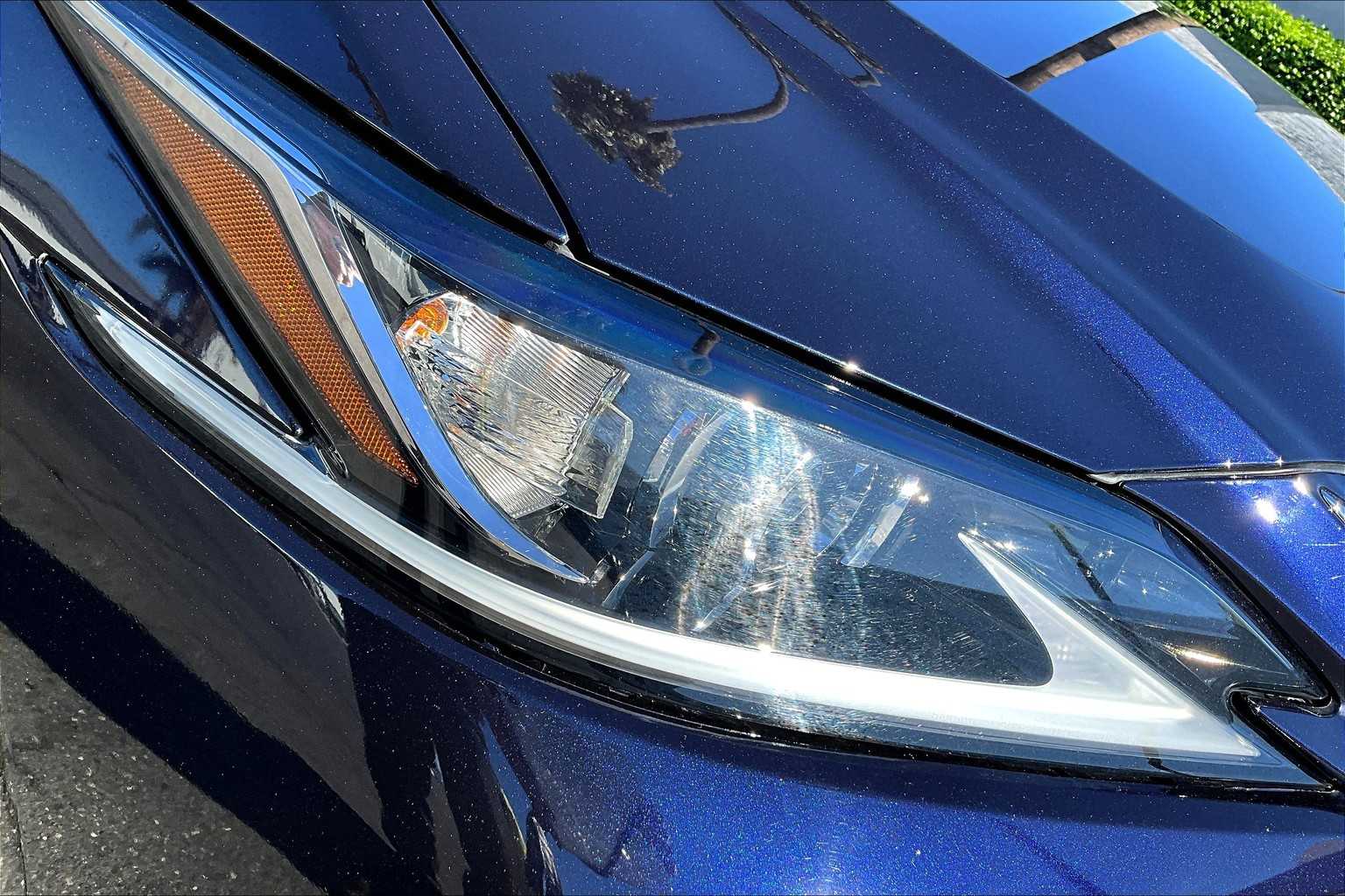 2023 Lexus ES 300h photo 23