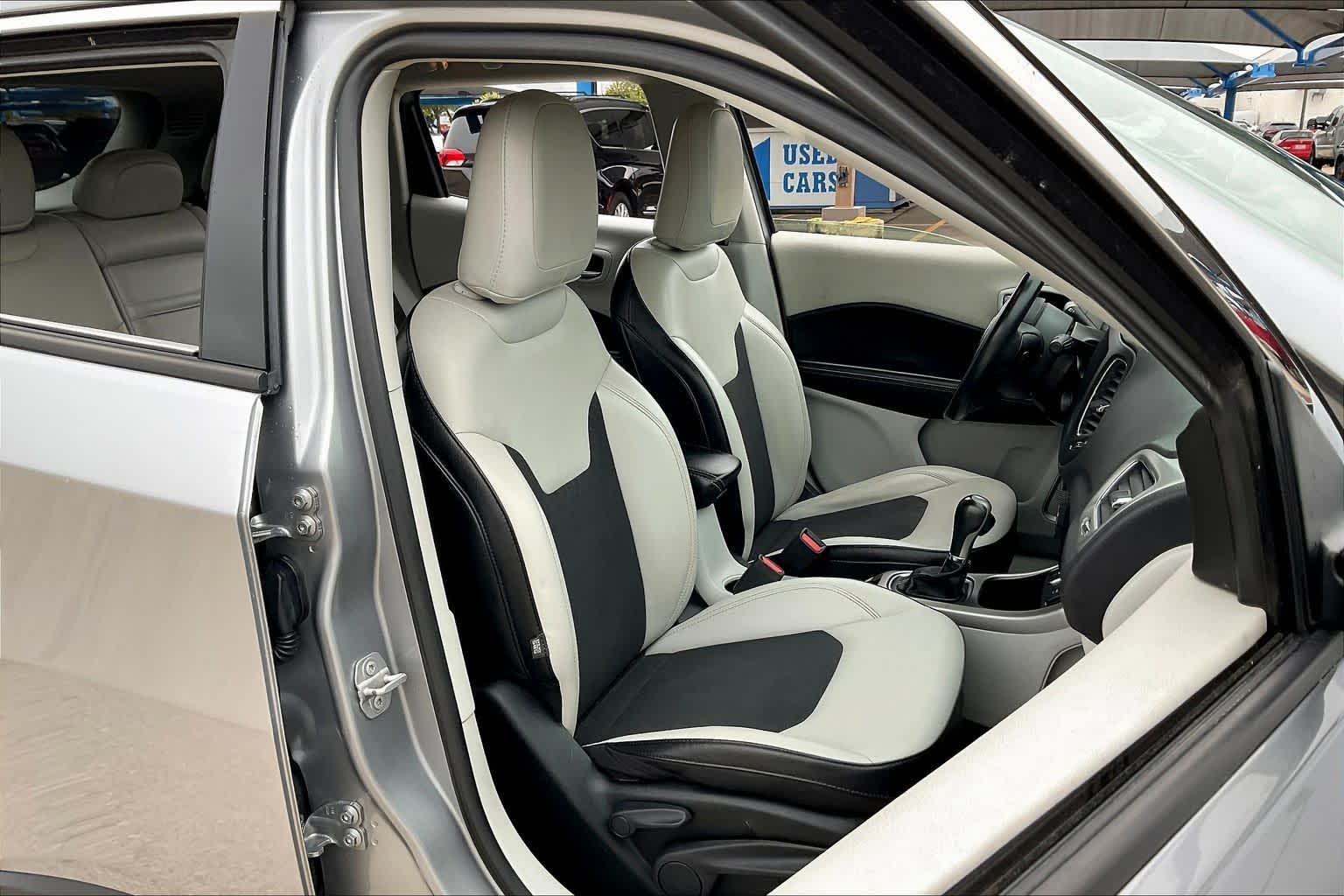 2019 Jeep Compass Latitude photo 2