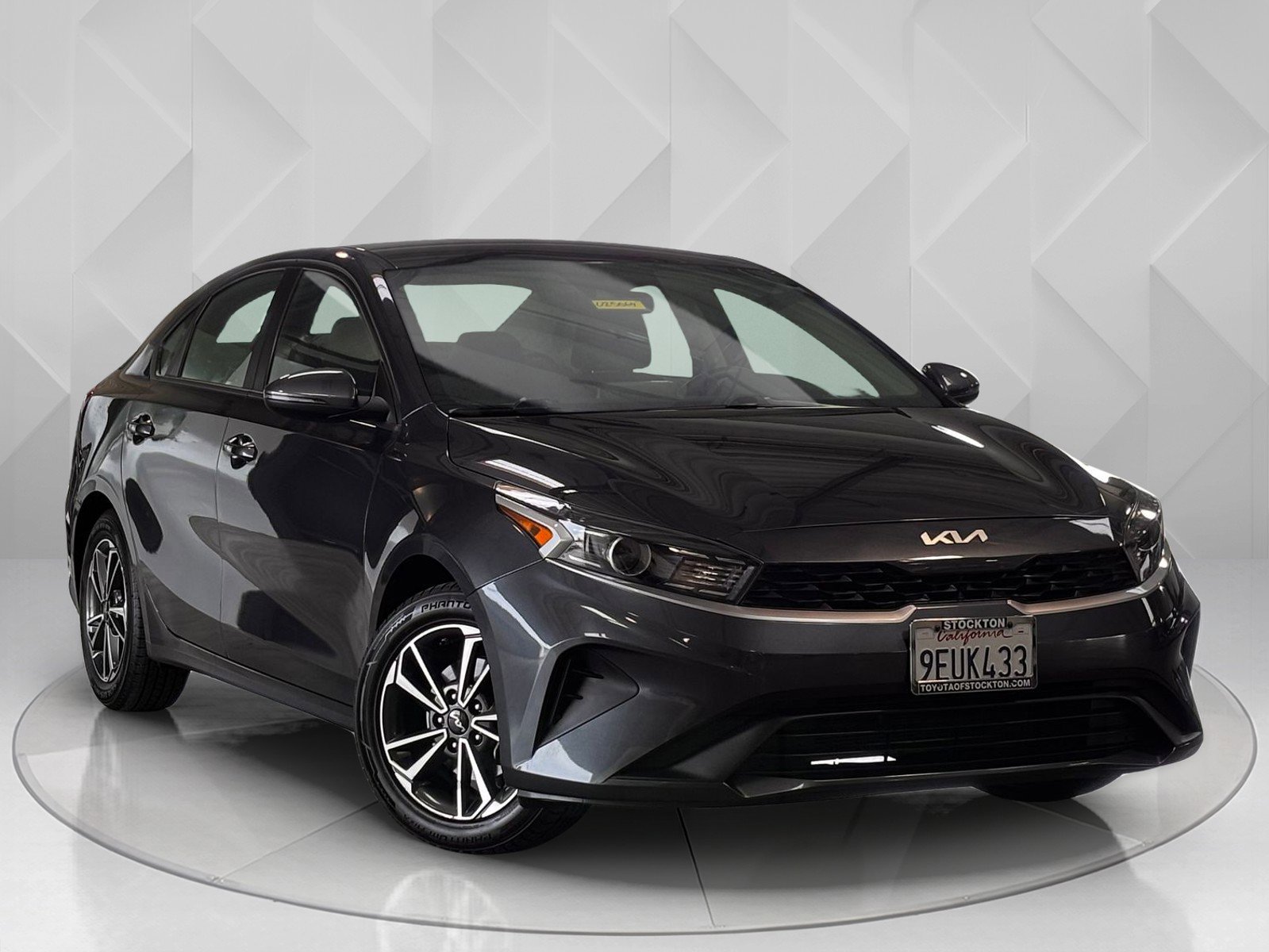 2023 Kia Forte LXS photo 3