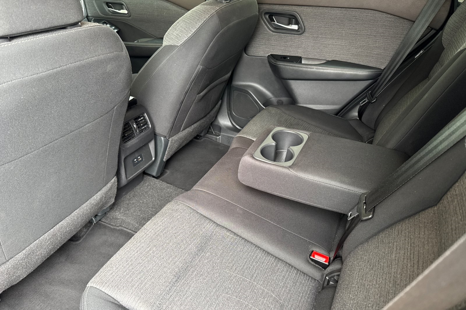 2023 Nissan Rogue SV photo 11