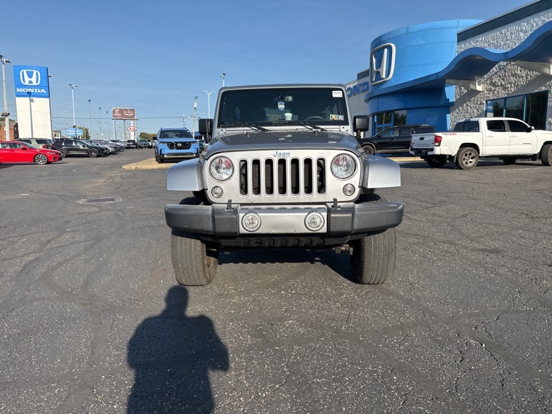 2016 Jeep Wrangler Unlimited Sahara photo 2