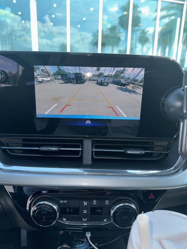 2025 Chevrolet Trax LT photo 4