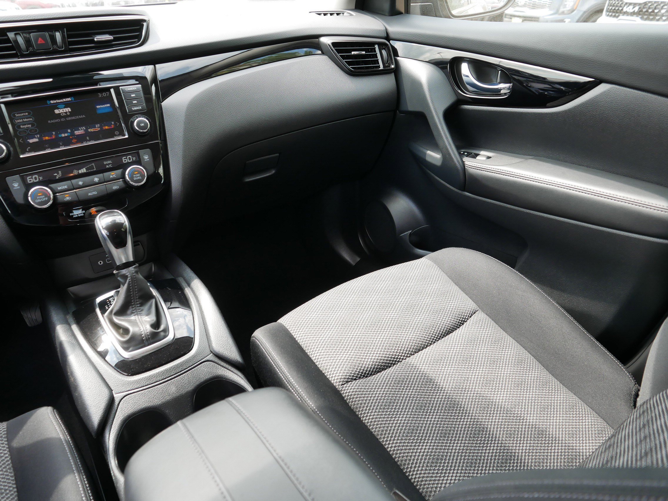 2022 Nissan Rogue Sport SV photo 11