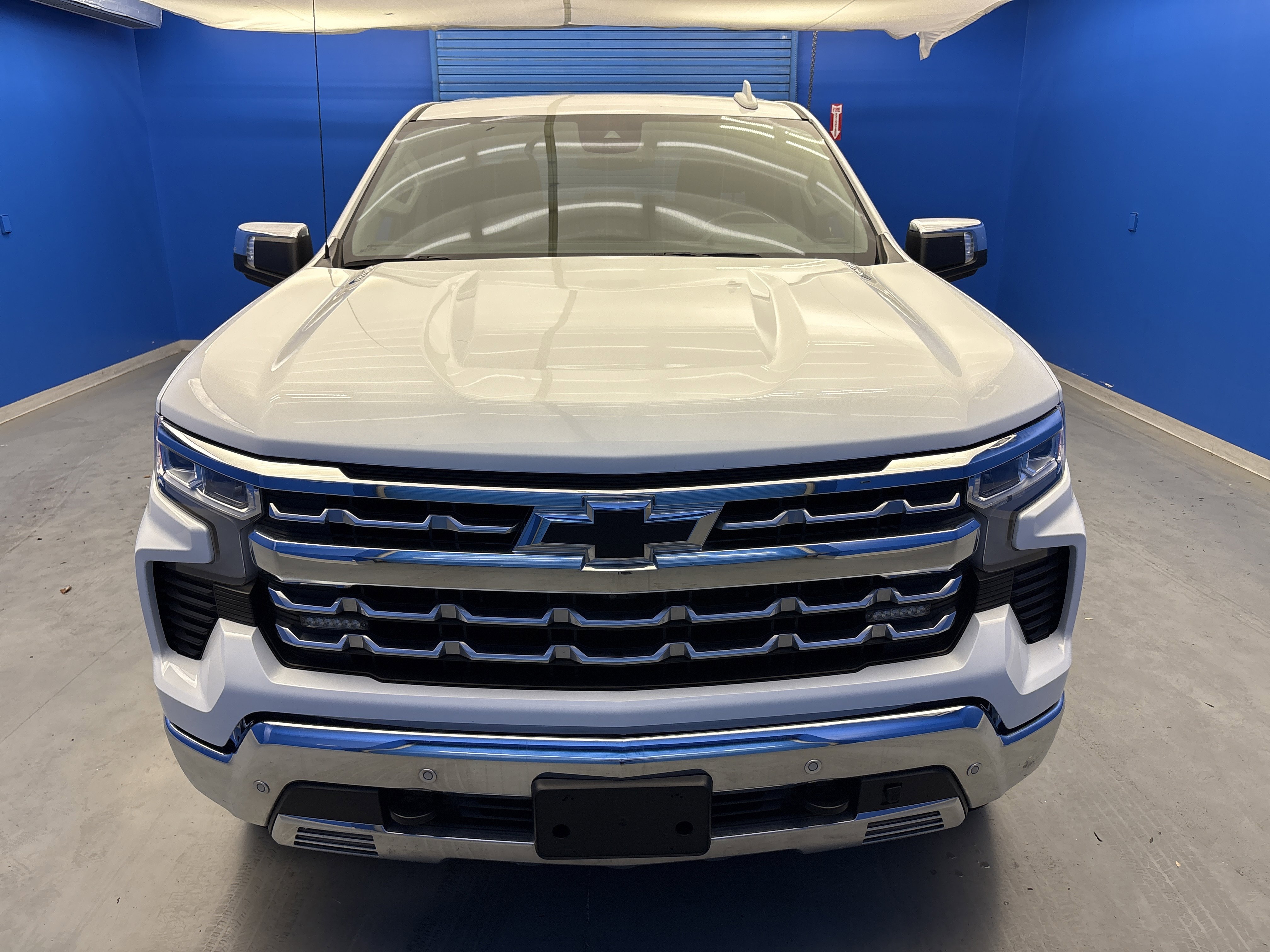 2023 Chevrolet Silverado 1500 LTZ photo 2