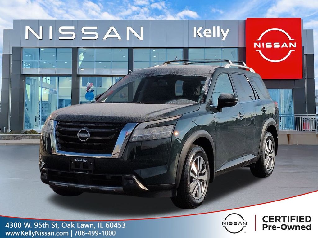 2022 Nissan Pathfinder SL's photo