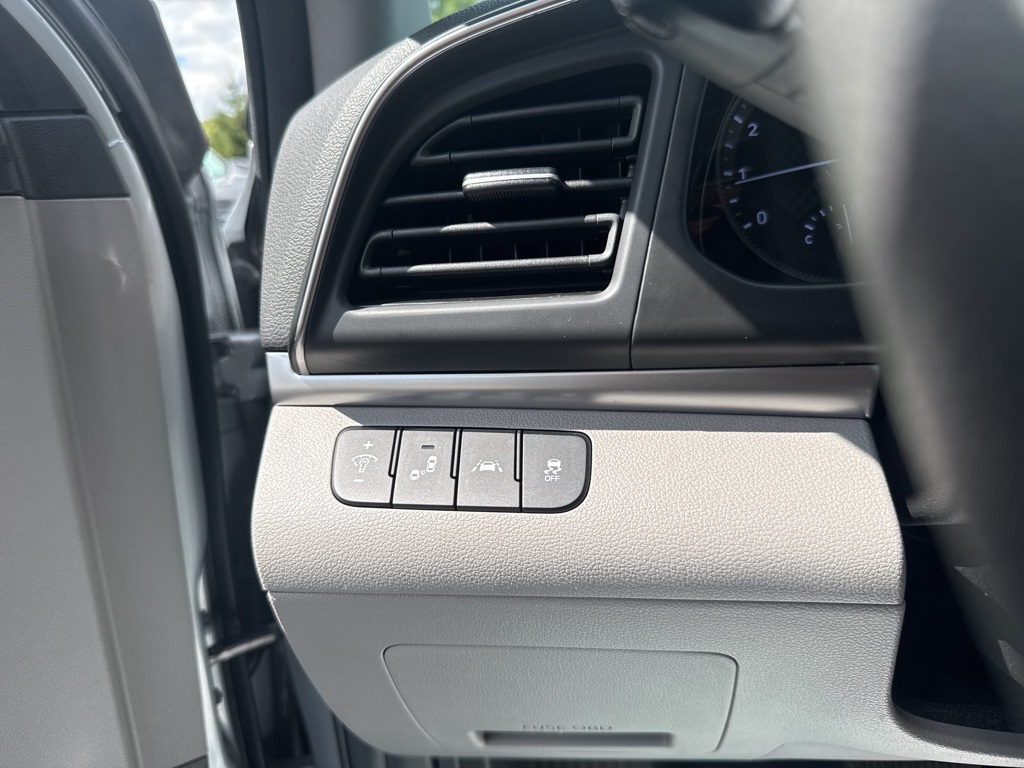 2020 Hyundai Elantra SEL photo 13