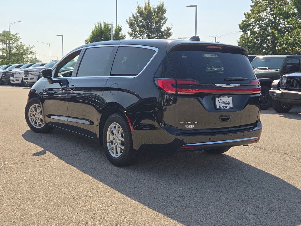 2026 Chrysler Pacifica photo 11
