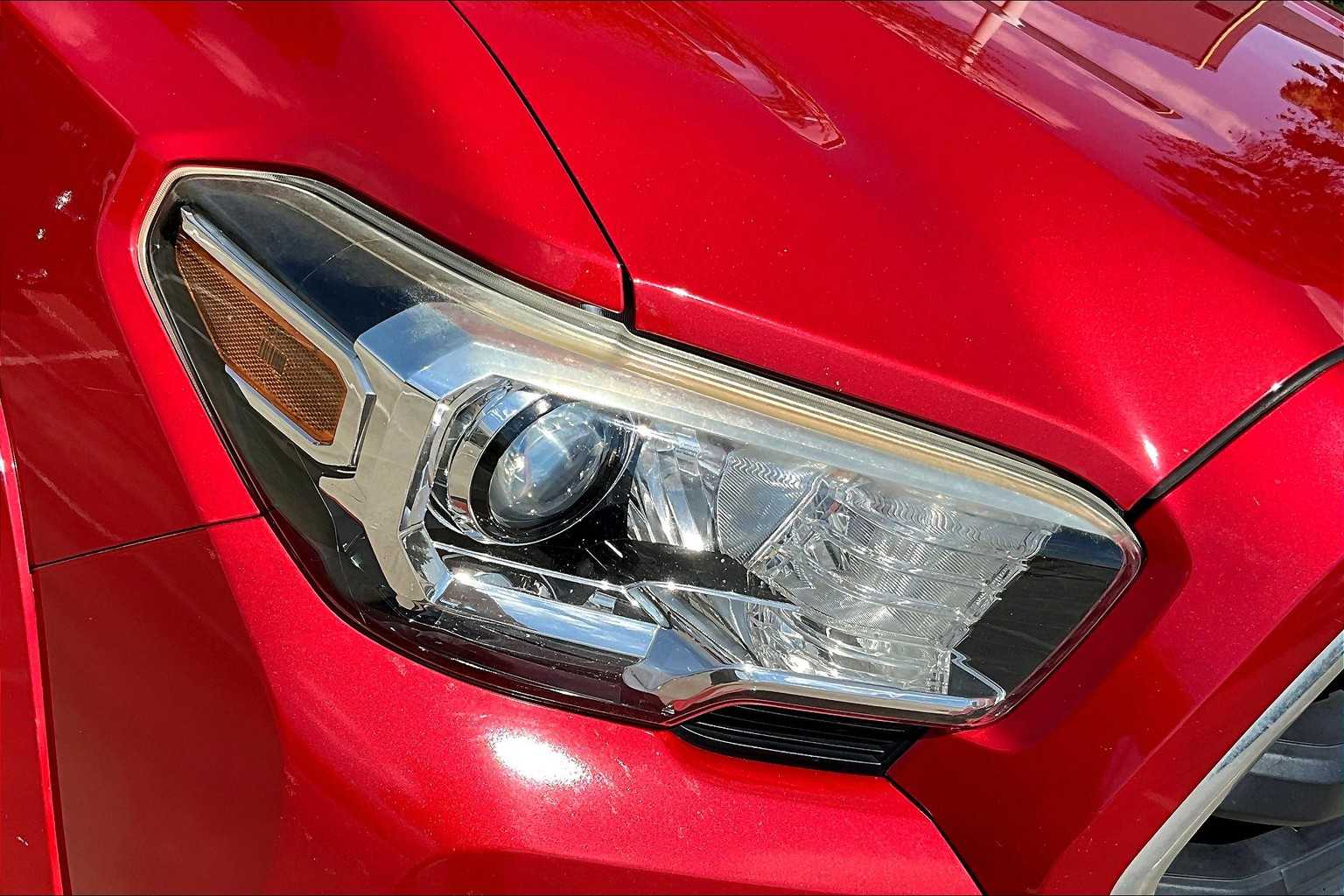 2017 Toyota Tacoma SR5 photo 24