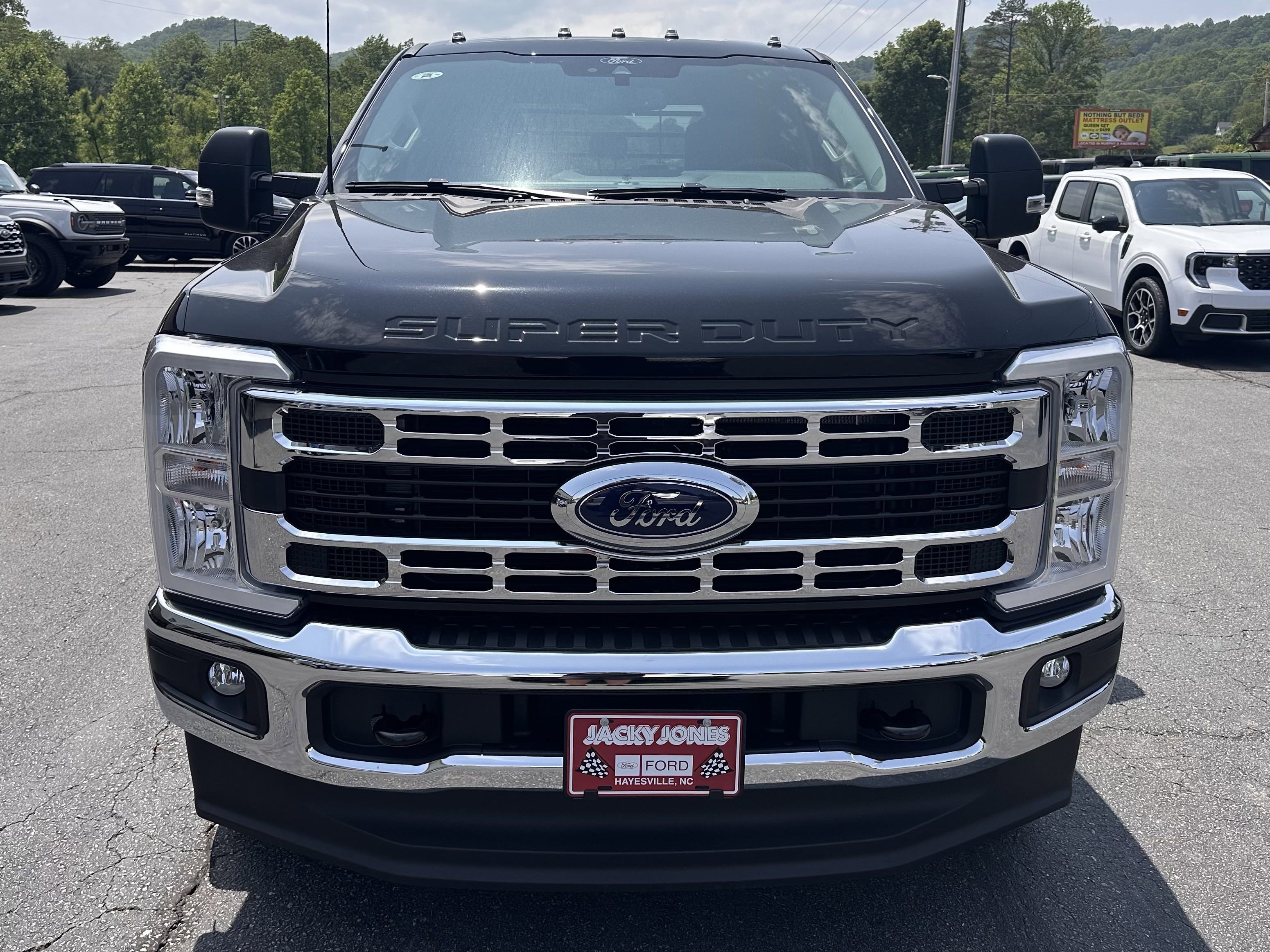 2025 Ford F-350 XLT photo 2