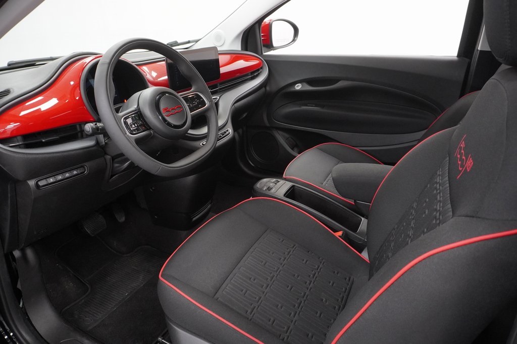 2024 Fiat 500e Red photo 15