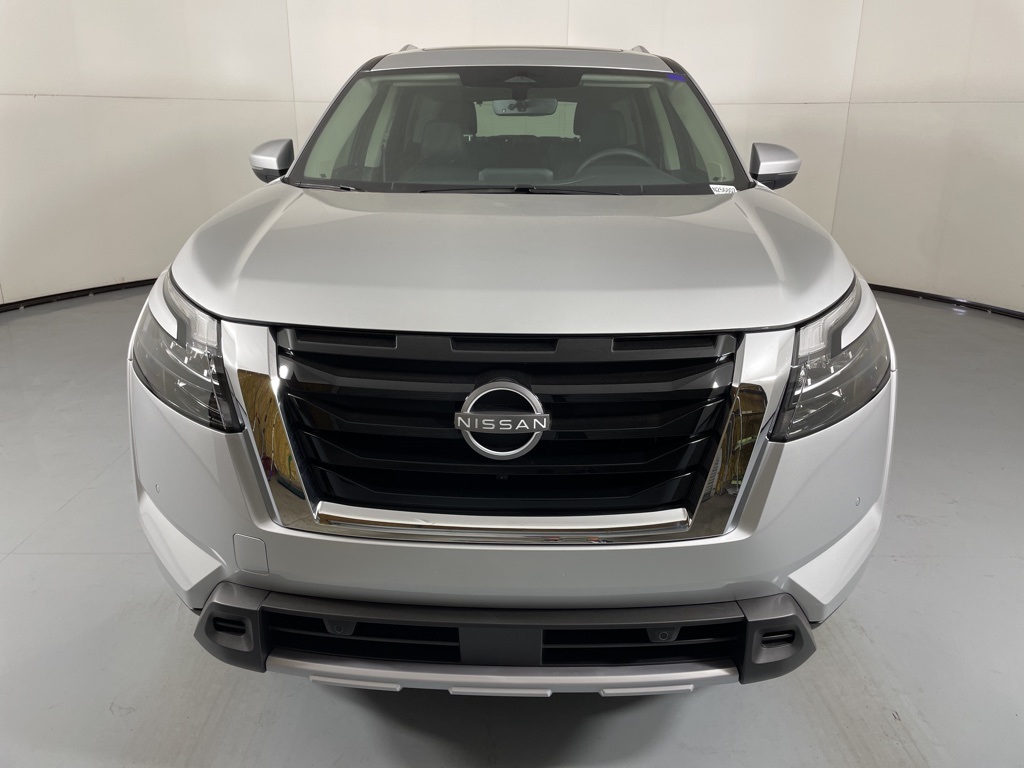 2025 Nissan Pathfinder SL photo 3