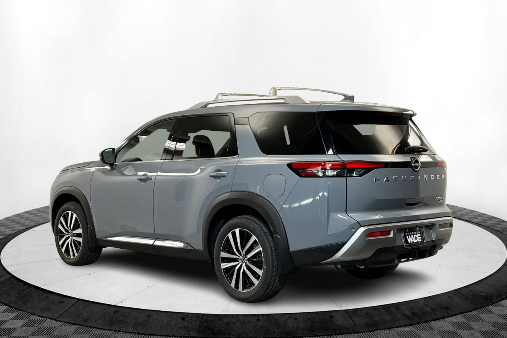 2025 Nissan Pathfinder Platinum photo 3