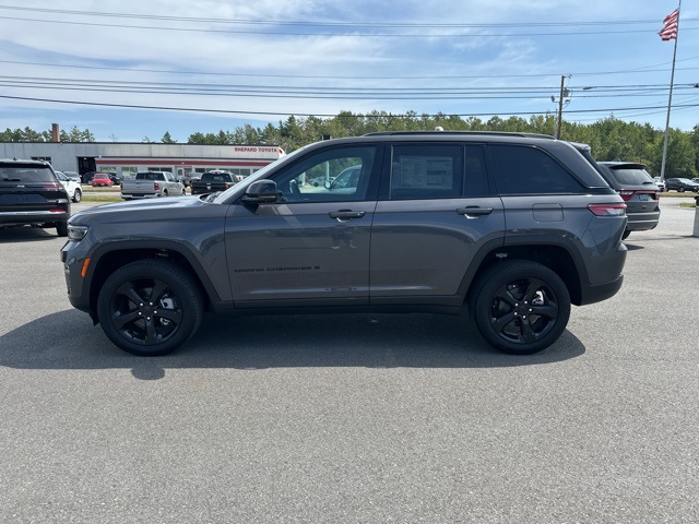 2025 Jeep Grand Cherokee Limited photo 2