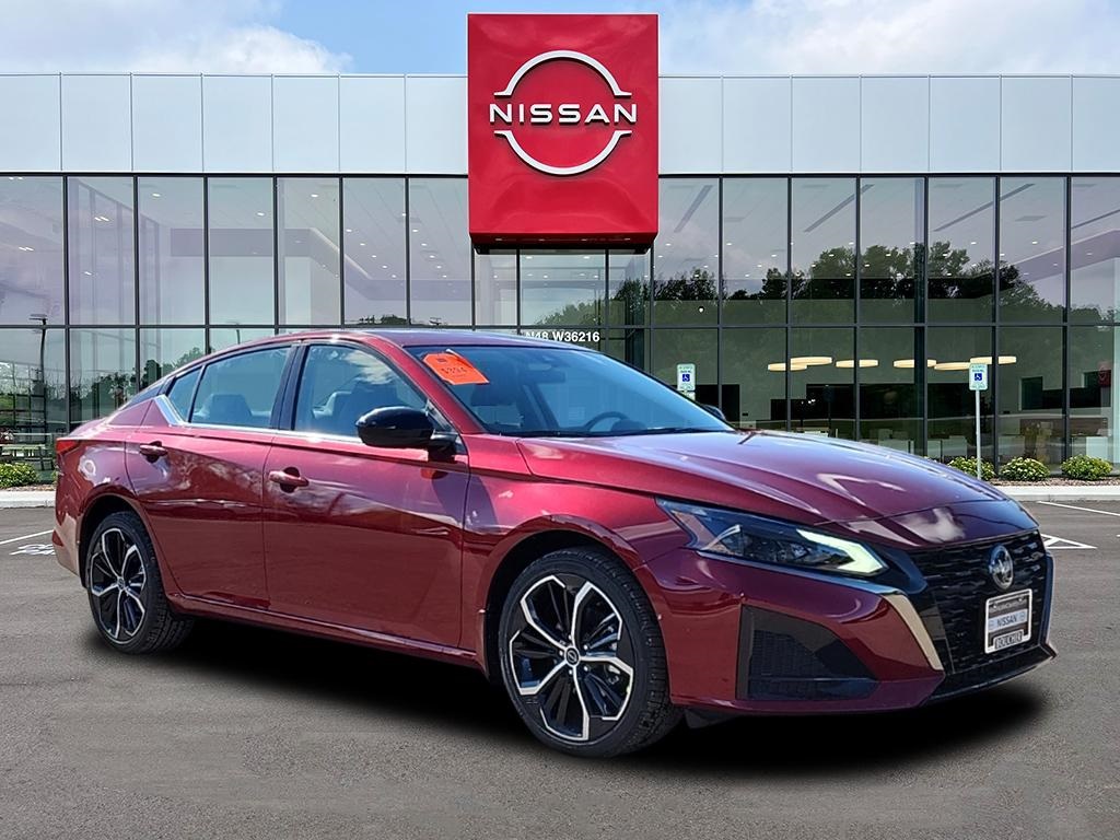 2025 Nissan Altima SR photo 2